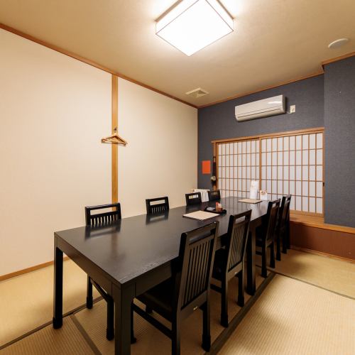 The table-type modern tatami mat seats are extremely easy to use.