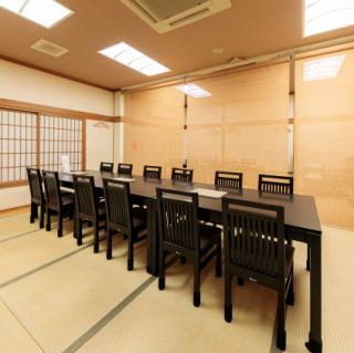 Recommended for meals for all three generations, such as "children, parents, grandparents".The table seats on the spacious tatami mats allow small children to spend their time with peace of mind.We can prepare up to 32 people, so it is ideal for banquets.There is a partition with bamboo blinds, so even a small number of people can spend the space in a semi-private room.