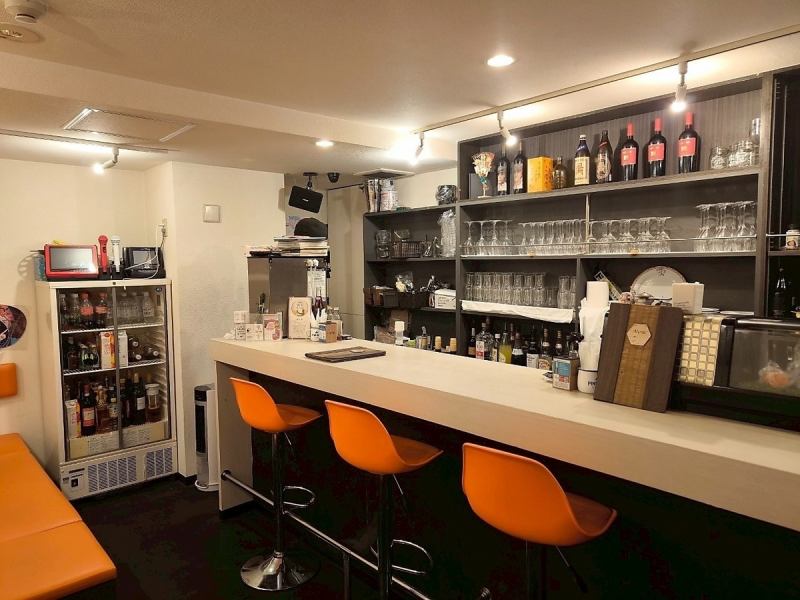 카운터석은 한 분의 이용이나 데이트에 꼭.