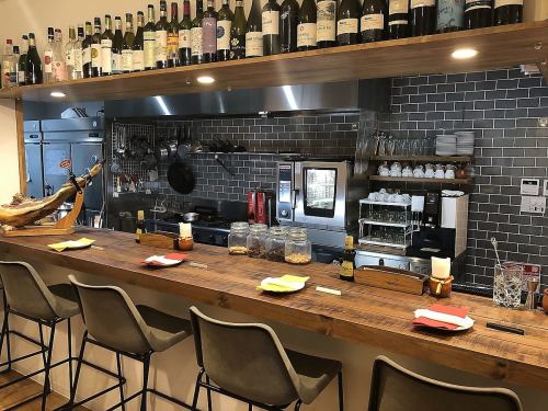 Counter seats where you can easily enjoy meals and drinks even by yourself.There is a counter in the back of the shop, so you can relax without worrying about the surroundings, and it is a recommended seat for dates.