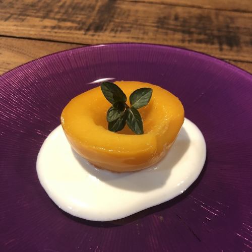 糖浆腌制的西班牙桃子