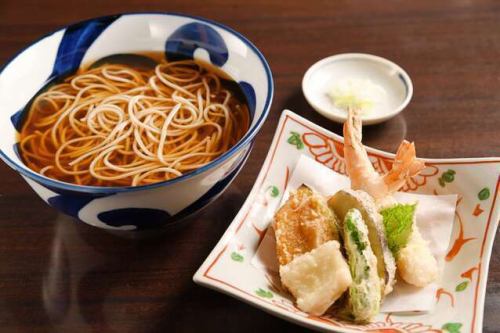 おまかせ天ぷらそば (温)