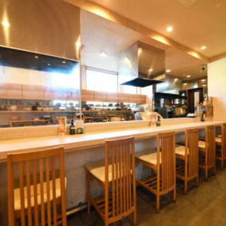 お一人様はもちろん、お仕事帰りのちょっとした食事にも気軽にご利用いただけます。