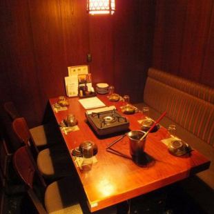It is a private room like a retreat.One side is a sofa type table seat so you can use it comfortably.Because you do not have to take off your shoes, it is easy to get in and out ♪ Come to entertaining, small parties, banquets after work, gathering with friends, etc.