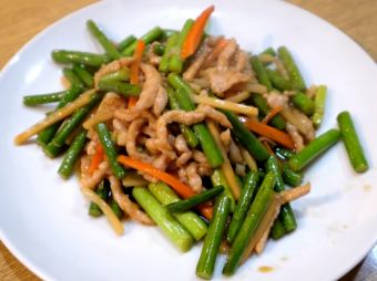 ニンニクの芽と豚肉の細切り炒め