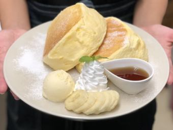 リコッターチーズのパンケーキ～バニラアイス添え～Ricotta Hotcakes with Vanilla Ice