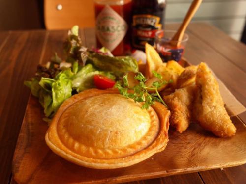 Australian specialty OZ plate (meat pie, fish & chips) Meat Pie,fish&chips plate