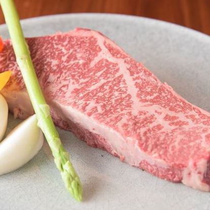 [您想在特殊的一天使用的豪華套餐]所有9種菜餚☆日本黑牛沙朗鐵板享受套餐11000日元（含稅）♪