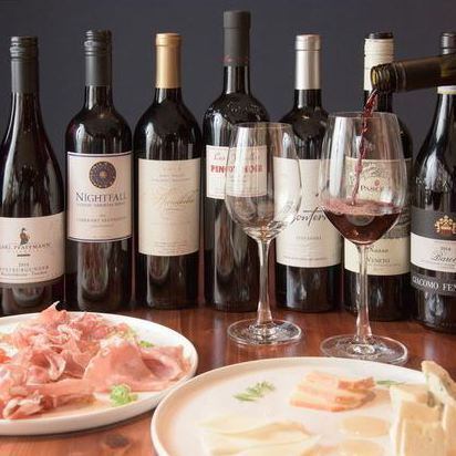 今天是个有点特别的日子。这里是度过这样一个夜晚的完美场所。