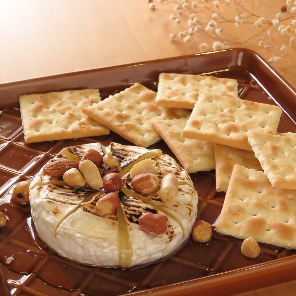 ≪クラッカーとの相性抜群≫◆「とろける丸ごと焼きカマンベール」1,480円(税込)～