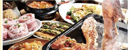 超值套餐（3～4人份）五花肉、炸雞米、海苔包飯等共7種 ◎8,800日圓（含稅）