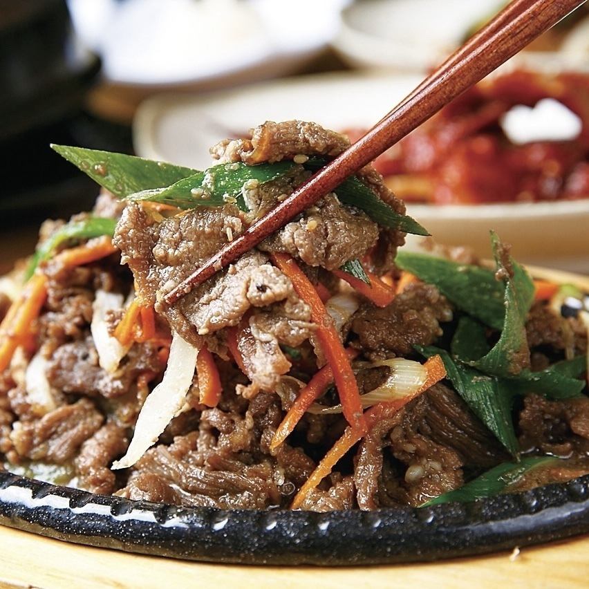 Enjoy a wonderful time with specially selected Korean cuisine and matching drinks.