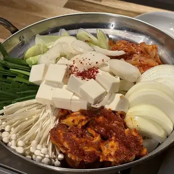 《4名様～》【90分飲み放題付き】夏季限定！夏の暑さを乗り越えるスタミナ鍋コース料理6品