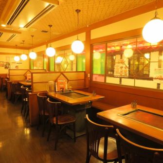 [For family groups] Table seats can be used by 1 table for 4 to 6 people.You can use it as a place for your family to gather while eating delicious okonomiyaki, yakisoba, and single dishes ◎ Please relax with your family and friends ♪