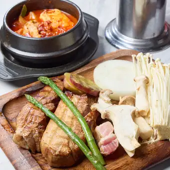 【1号午餐套餐】水浸五花肉套餐+一份炖菜：2728日元（含税）