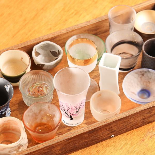 【こだわりの一杯】枡ギリギリまで注がれた日本酒を楽しめる「3種飲み比べ」もあり◎
