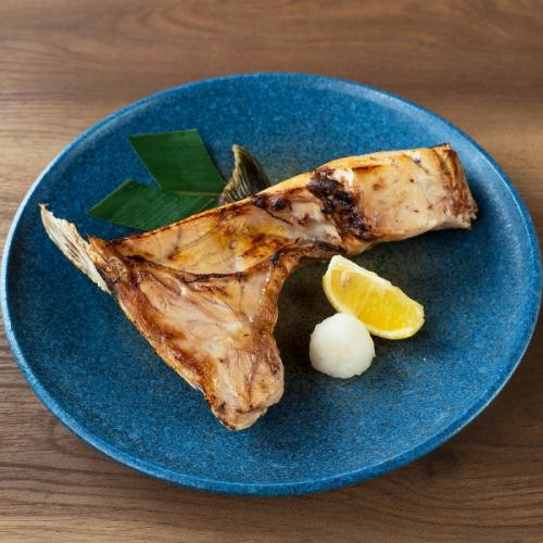 Grilled yellowtail collar