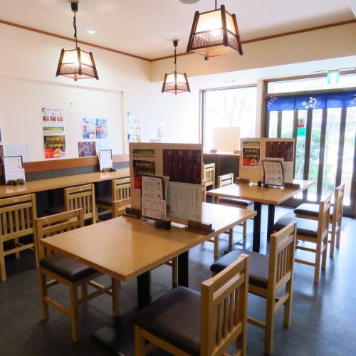 落ち着いた店内でお食事♪