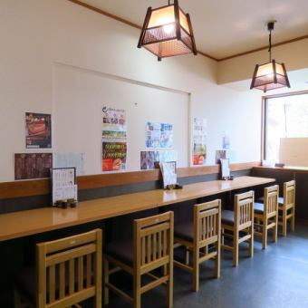 お一人様も大歓迎なカウンター席もございます。