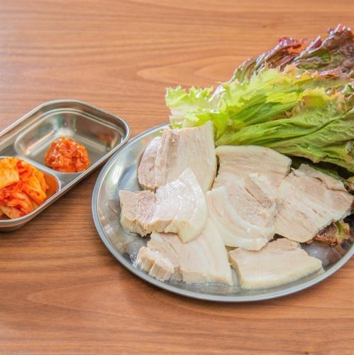 【豚肉の旨味を包み込む美味しさ】本格韓国の味を堪能！ポッサム【ヘルシーで女性にも大人気★】
