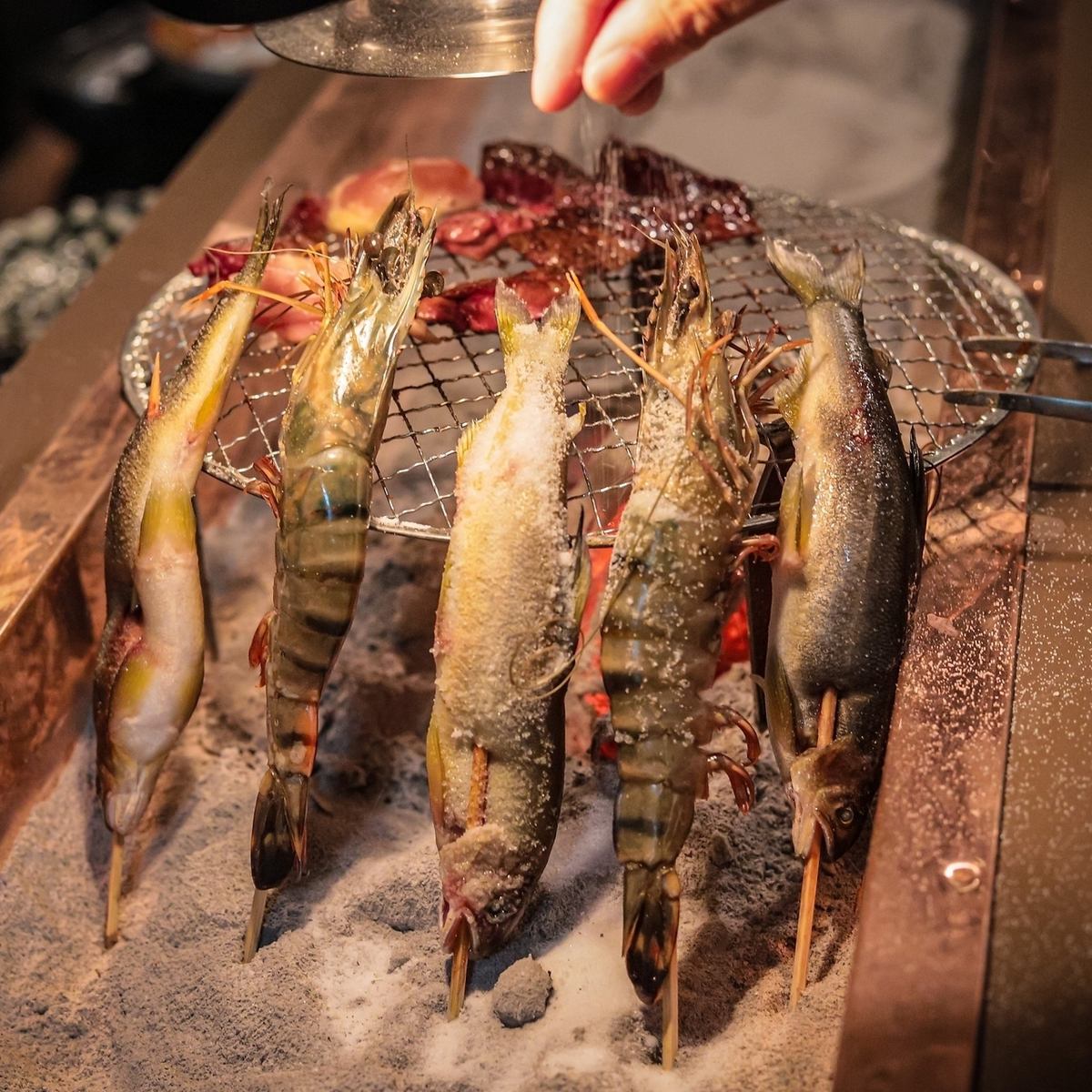 【話題沸騰】炉端×焼肉×個室“ロバタノカリスマ"登場！