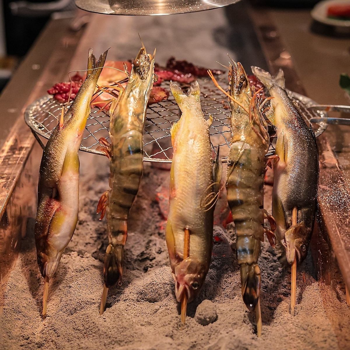 【話題沸騰】炉端×焼肉×個室“ロバタノカリスマ"登場！
