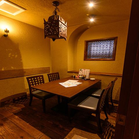 全席喫煙可能で個室完備！各種宴会でご利用いただける居酒屋です♪【個室を数多くご用意★】各人数に合わせてご利用頂けるよう個室のバリエーションを豊富にご用意しております!2～30名様までそれぞれご利用頂けますので、デートやご家族・ご友人の集まりまで幅広くご利用ください♪【四条大宮/飲み放題/海鮮/居酒屋/宴会】