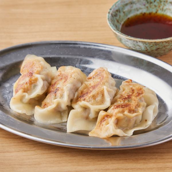肉汁溢れる特製餃子で至福のひとときを！こだわりの焼き餃子をご堪能下さい。絶品餃子と旨い酒、水戸に誕生