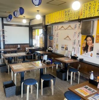 最大50名様まで収容できる広々としたスペースは、貸切や時間外の打ち合わせなどにも柔軟に対応いたします。水戸市役所から徒歩1分とアクセスも良好で、老若男女問わずお楽しみいただけるメニューを取り揃えております。