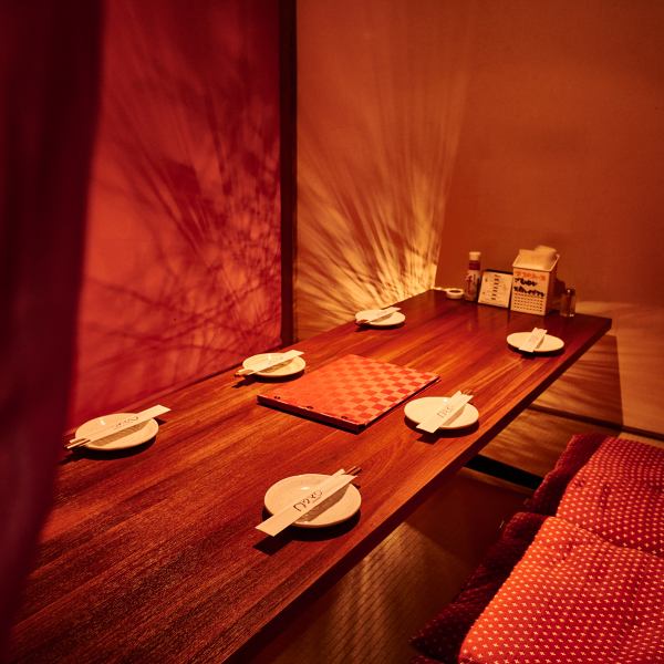 We can guide you to the most suitable seating depending on the number of people in your group. Please feel free to use our facilities for various events such as banquets, drinking parties, welcome and farewell parties, etc.Our Japanese-style restaurant offers a calm and sophisticated atmosphere.We also have many private rooms available, so please use them for a variety of occasions.