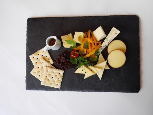 Cheese platter of 5 varieties