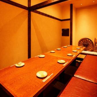 [Private Rooms] Couple seats perfect for groups, anniversaries, dates, and more. These rooms, designed with a focus on atmosphere, are popular with a wide range of age groups and are suitable for various occasions. Enjoy the ever-changing atmosphere of Funabashi Miyakichi from lunch to cafe and dinner.(Ikebukuro/Private Rooms/Izakaya/Yakitori/Grilled Skewers/Local Chicken/All-You-Can-Drink/Anniversary/Recommended/Smoking Allowed)