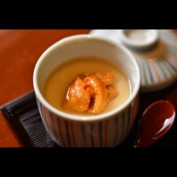 北海道産ウニと佐渡産紅ズワイガニの茶碗蒸し