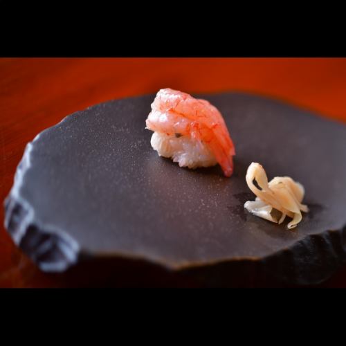 隐藏的寿司居酒屋 [鱼和开胃菜 Kijinoya] 时令鱼的握寿司