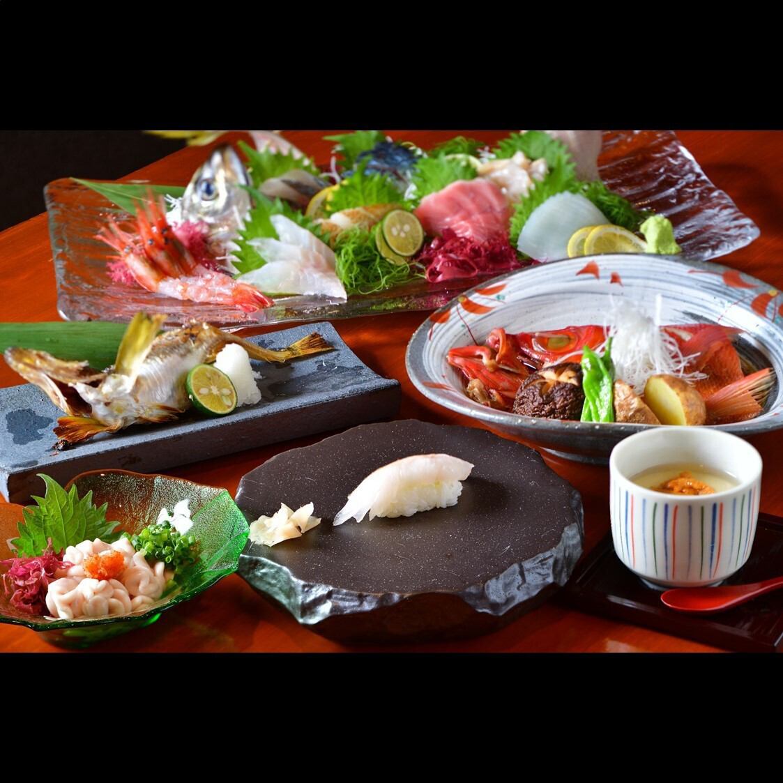 経験豊富な料理人が拘りぬいた料理は必見。コースは7000円～！