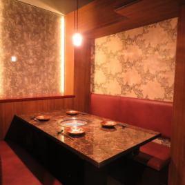 Yakiniku room on the 5th floor, can accommodate from 2 to 24 people