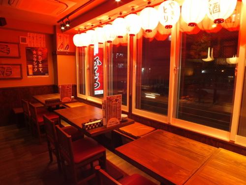 赤提灯の下で2Fから街中の景色を見ながら焼き鳥を♪