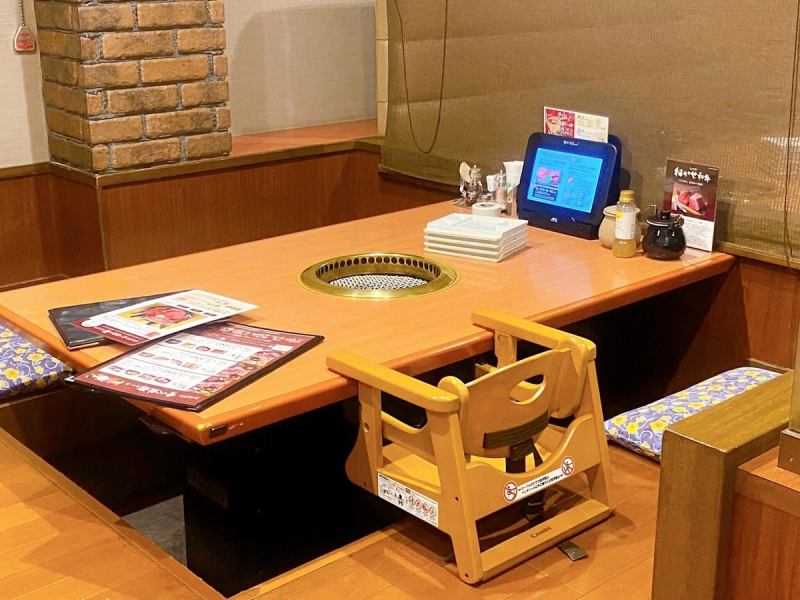 For family meals! In addition to table seats, we also have digging seats where you can relax.