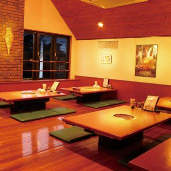 It is a room where you can eat up to 20 people.(2nd floor) 4 people x 5 tables, 6 people x 3 tables.There is a parlor with digging tatami on the first floor.4 people x 3 tables, 6 people x 1 table