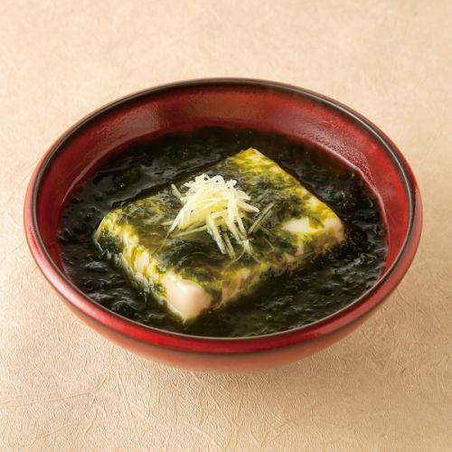 Green seaweed and tofu