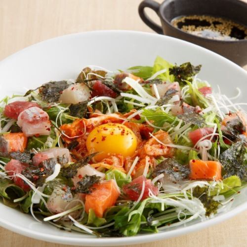 ユッケ仕立ての海鮮サラダ (3~4人前)