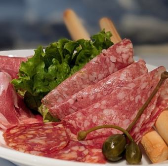 フランス産 生ハムとサラミの盛り合わせ