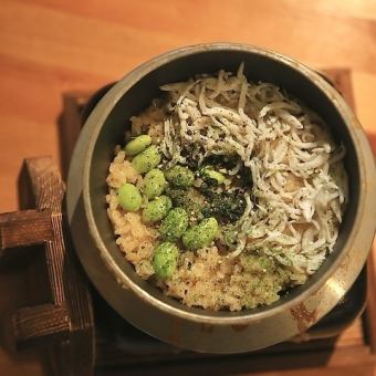 しらすと枝豆の釜めし