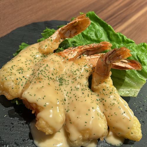 お酒との相性抜群な自信作”海老の特製マヨソースがけ”