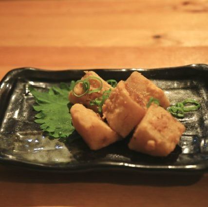 ≪サクサク食感とあふれる出汁の旨味がクセになる♪≫クツロギヤの大人気メニュー”しみ大根の唐揚げ”