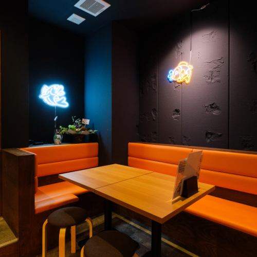 <p>●Couple seats●The interior is clean and modern, with a Japanese feel, and is themed on being a space where adults can relax.We will guide you to a completely private room so that you can concentrate on the banquet and the food.</p>