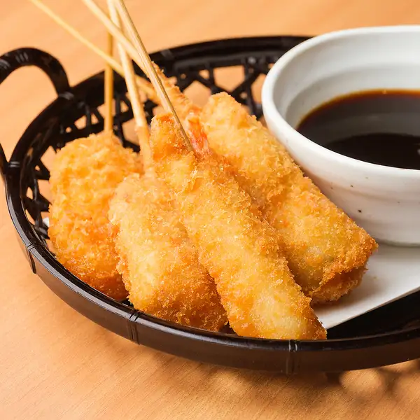 【名物！サクサクの衣が旨い!!!】ソースをつけて味わう熱々揚げたて『串カツ5種盛り』