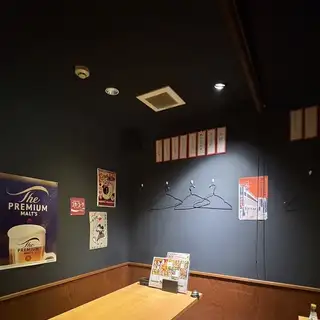 広々とくつろげる簾テーブル席!奥行のある見通しの良いお部屋でたくさんの方とお食事をお楽しみいただけます。大型の会社宴会などの際は是非当店へ!