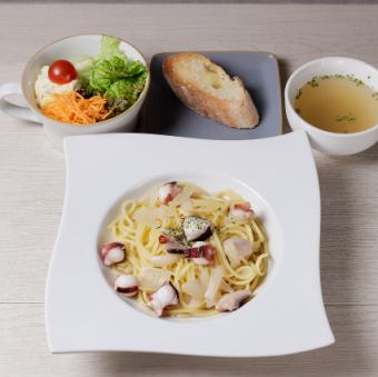 Spicy Octopus Peperoncino (comes with salad, soup and baguette)
