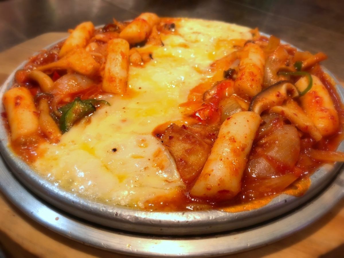 韩国家常菜配奶酪 dak-galbi 和石烤食物很棒 ☆